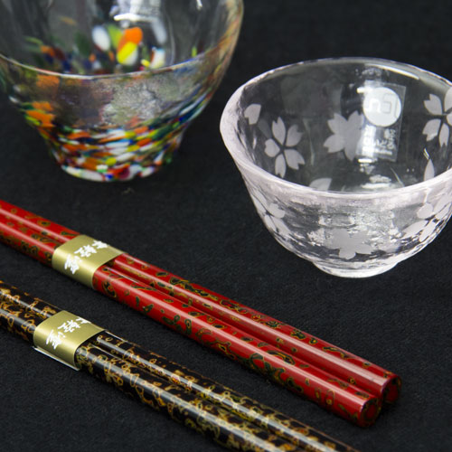Presents - Tsugaru lacquer chopsticks and Tsugaru-Bidoro Ochoko